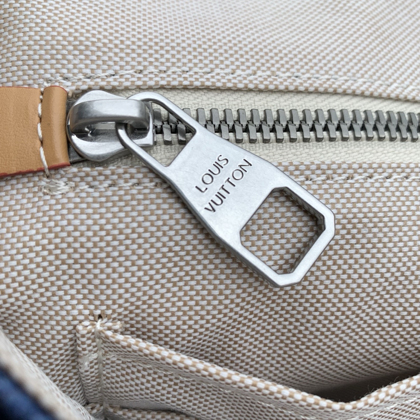 L0vis Vvtt0n Christopher Backpack M24428-38 x 44 x 12.5CM
