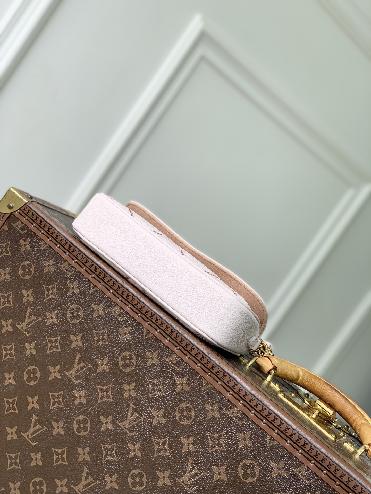 L0vis Vvtt0n Wallet on Chain Ivy-M29502-23.5 x 12 x 4.3CM