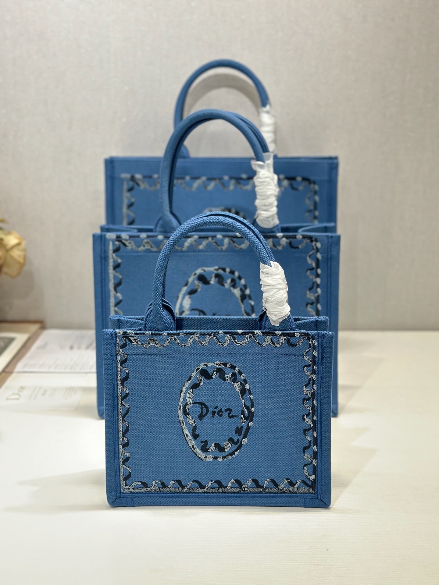 Diro Book Tote