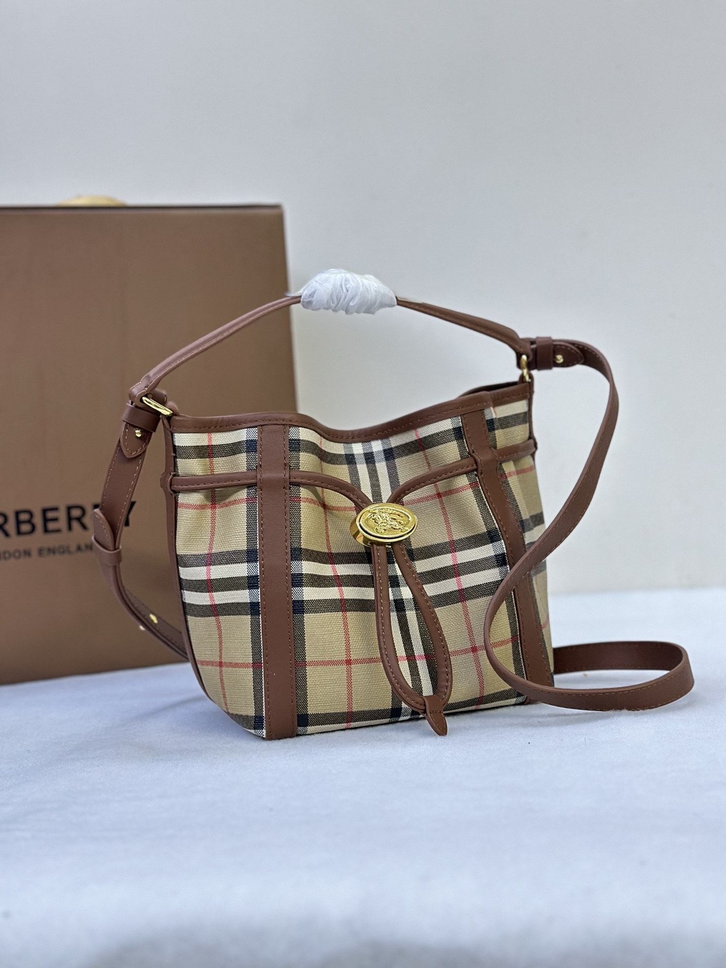 Burberr.y Mini Check Bucket Bag-13 x 18 x 20CM