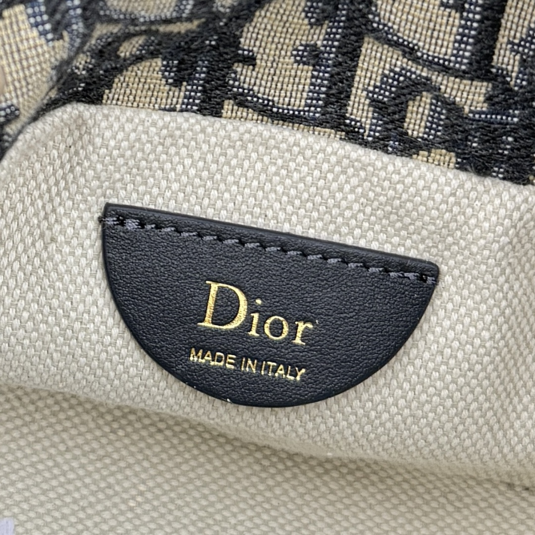 Di*or Travel Oblique Bag-20 × 22 × 5.5CM