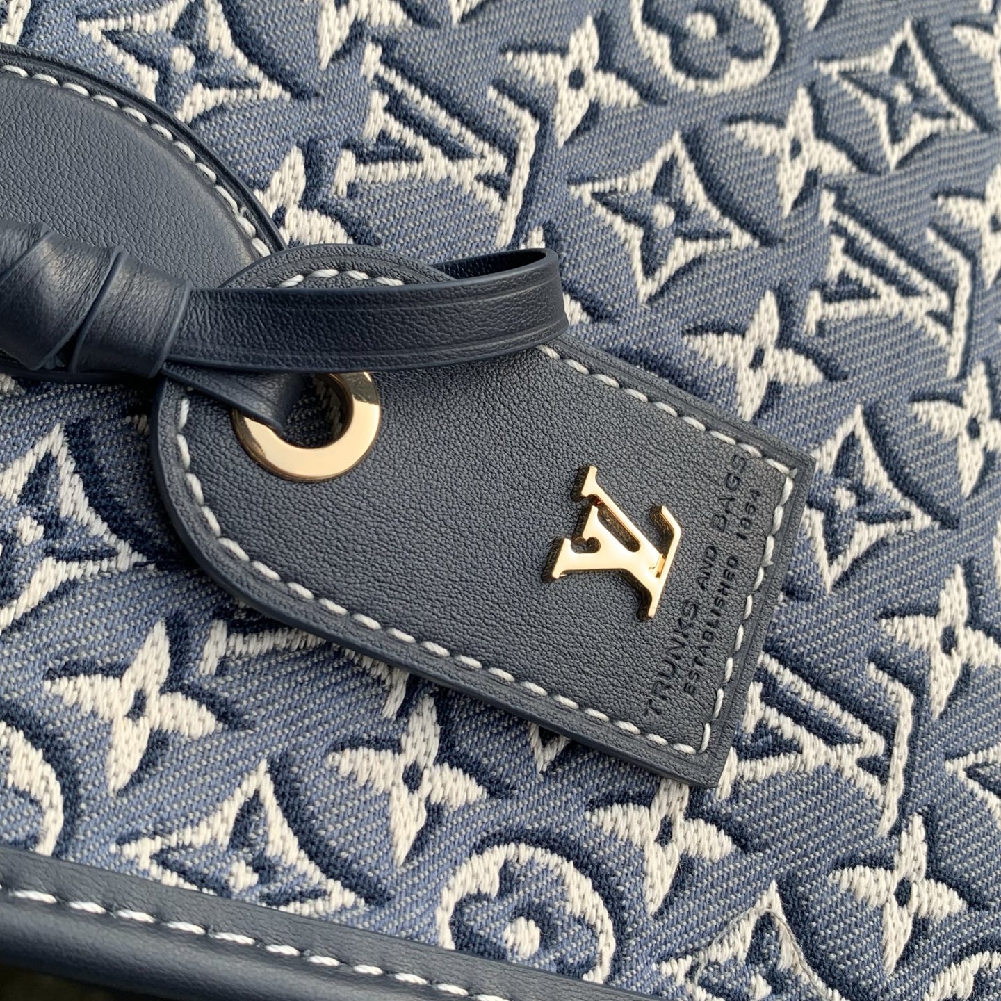 L0vis Vvtt0n OnTheGo PM - Handbags-M2A097-19 x 11.5 x 25CM