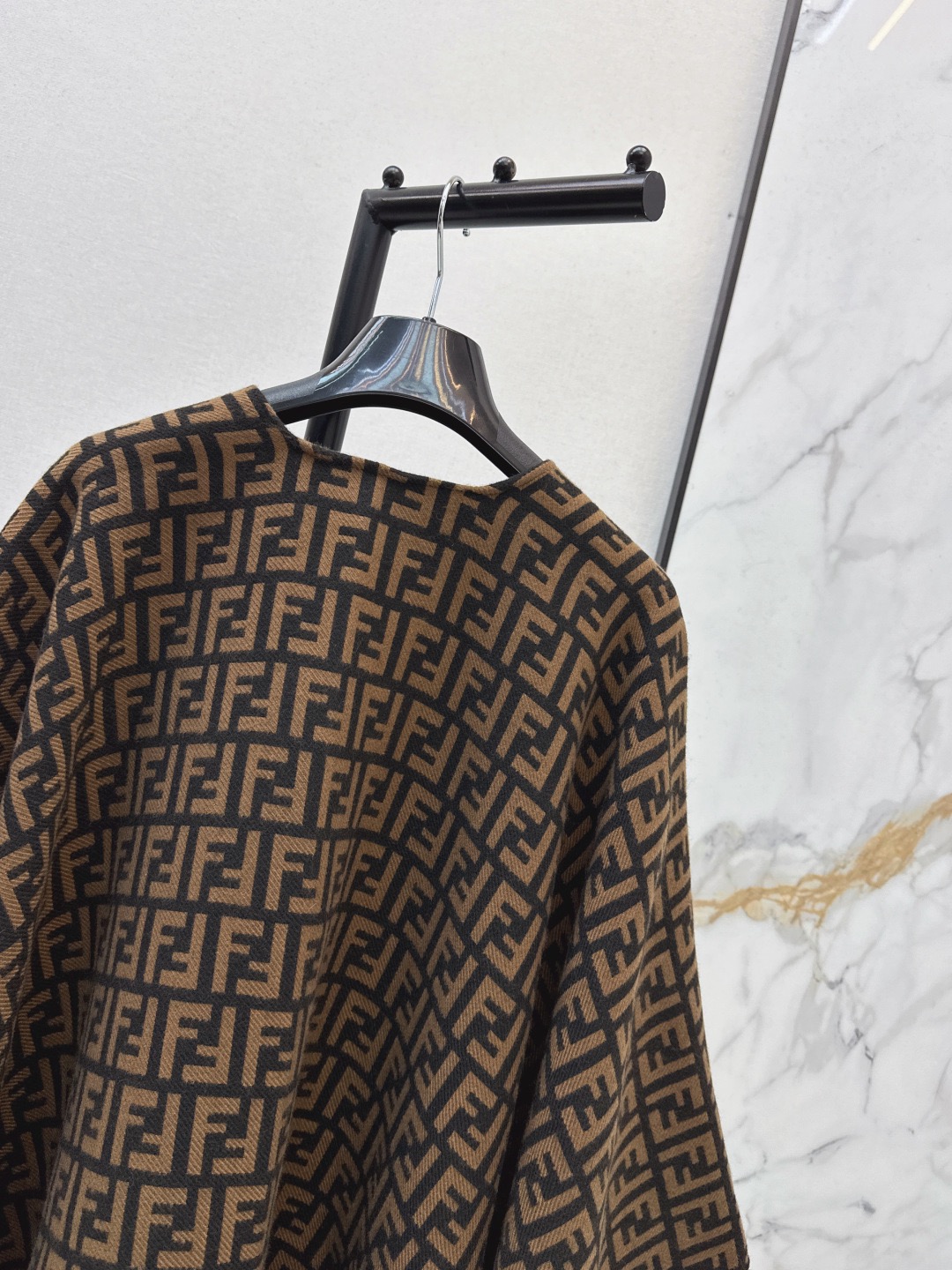 FE*NDI FF-logo Print Poncho | Brown