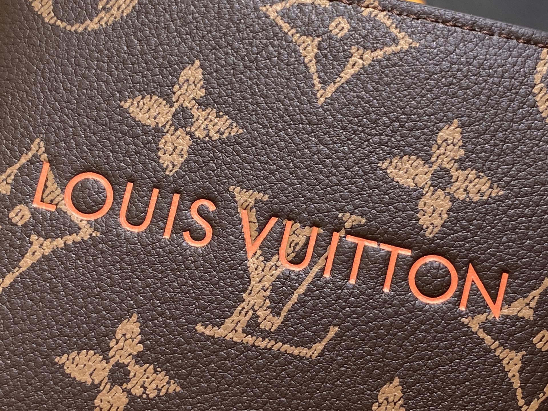 L0vis Vvtt0n Zippy Wallet-11 x 8.5 x 2CM