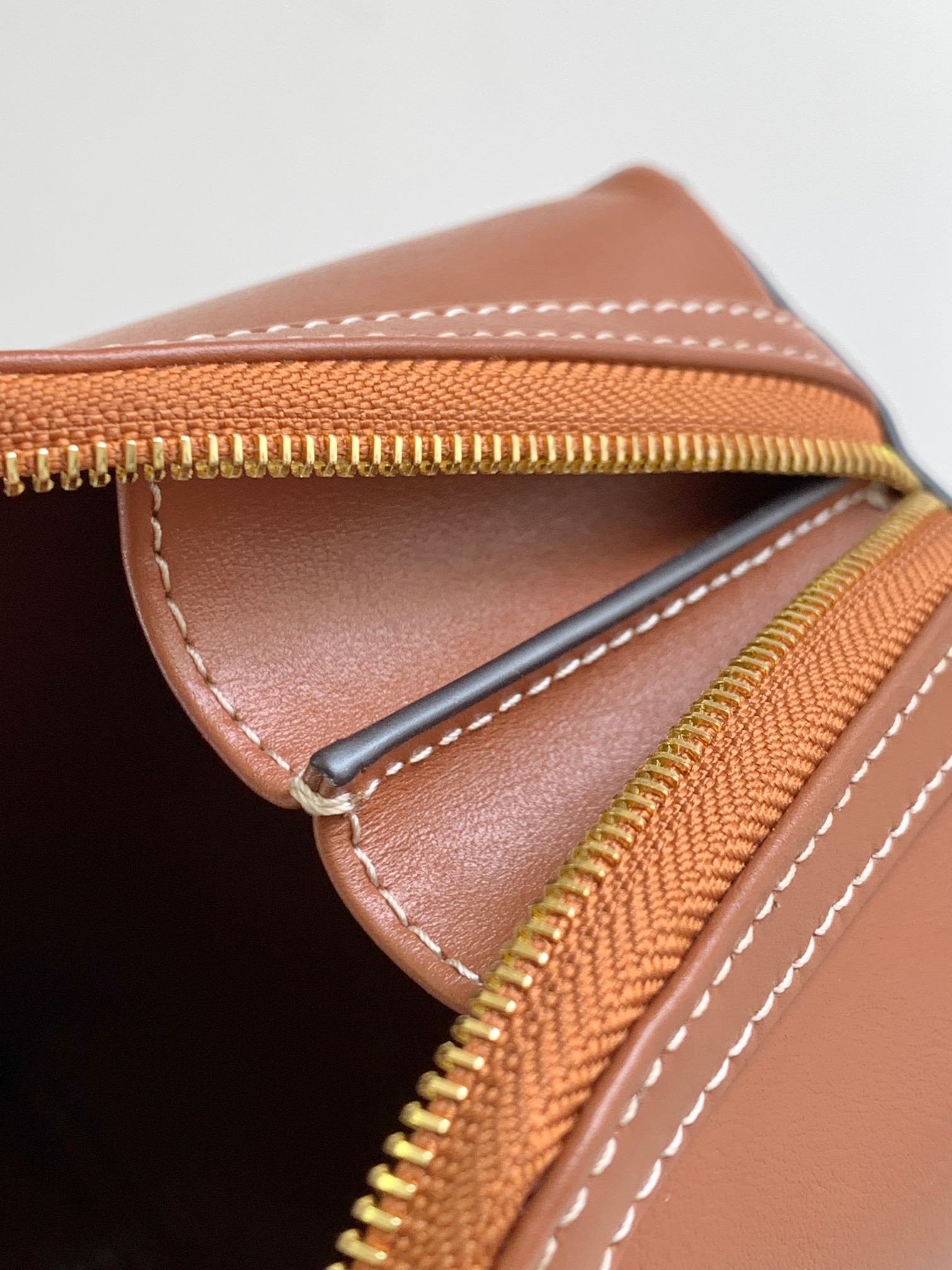 Celin Triomphe Shell Bag-16 X 11X 8CM
