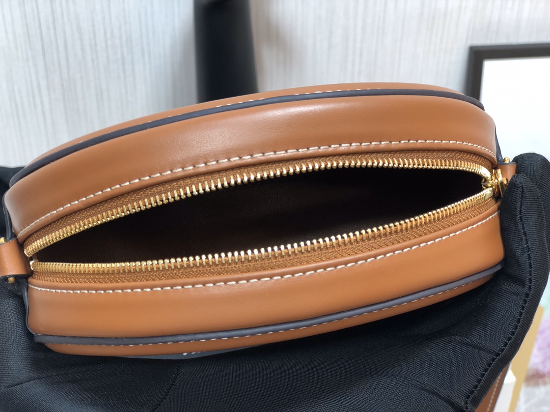 Celin Cabas Triomphe Handbags-16*13*4CM